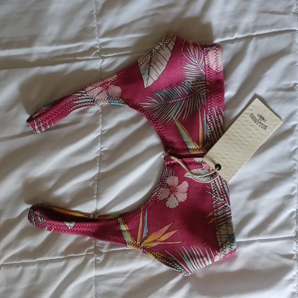 Billabong bikini top nwt.🌺